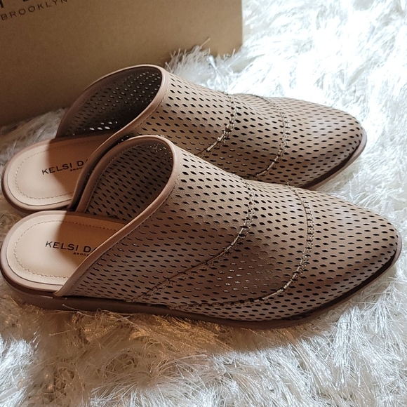 Kelsi Dagger Brooklyn Shoes - Picture 2 of 7